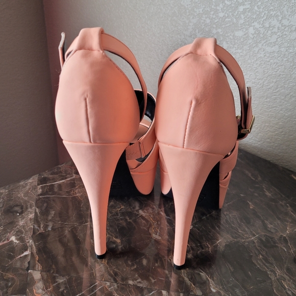 Womens Heels - Picture 3 of 4